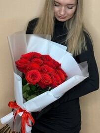 Букет  из 15 роз эквадор в стильной упаковке