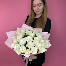 25 белых роз