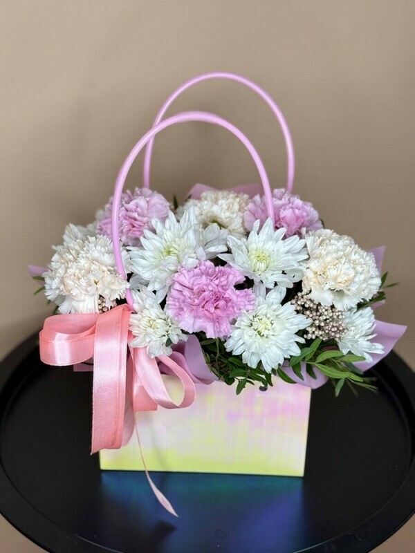 Сумочка с диантусами и хризантемой, стандартный