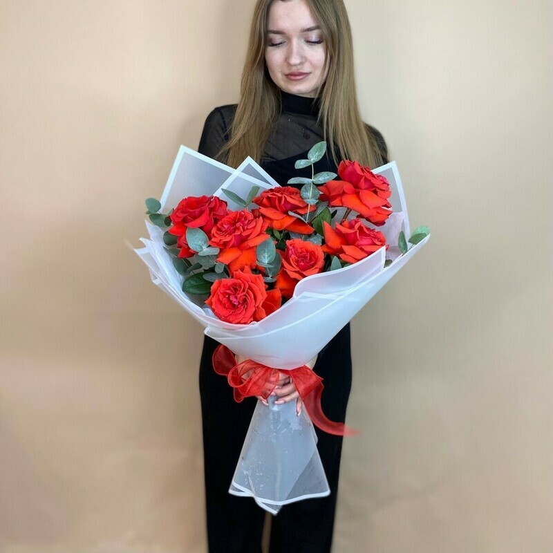 7  krasnih frantcuzskih roz v bukete, 7  roz