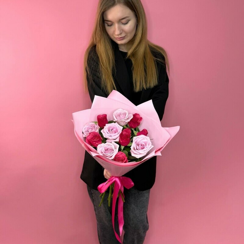 Букет из 11 малиновых и розовых роз, 11 роз