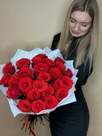 25 красных роз в букете