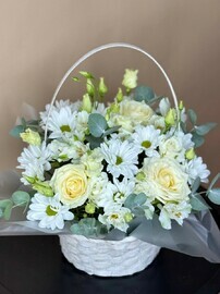 Корзина с цветами Белоснежная