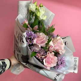 Sbornij buket s frantcuzskimi rozami