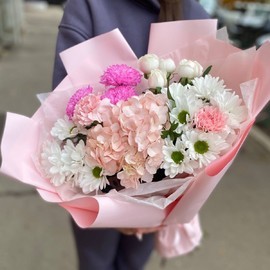 Сборный букет с гортензией