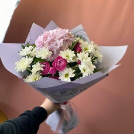 Сборный букет с гортензией