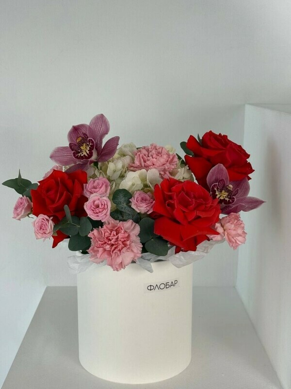 SHlyapnaya korobka s tcvetami Priznanie v lyubvi, standart