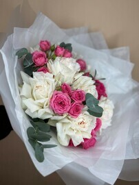 Buket frantcuzskie i kustovie rozi