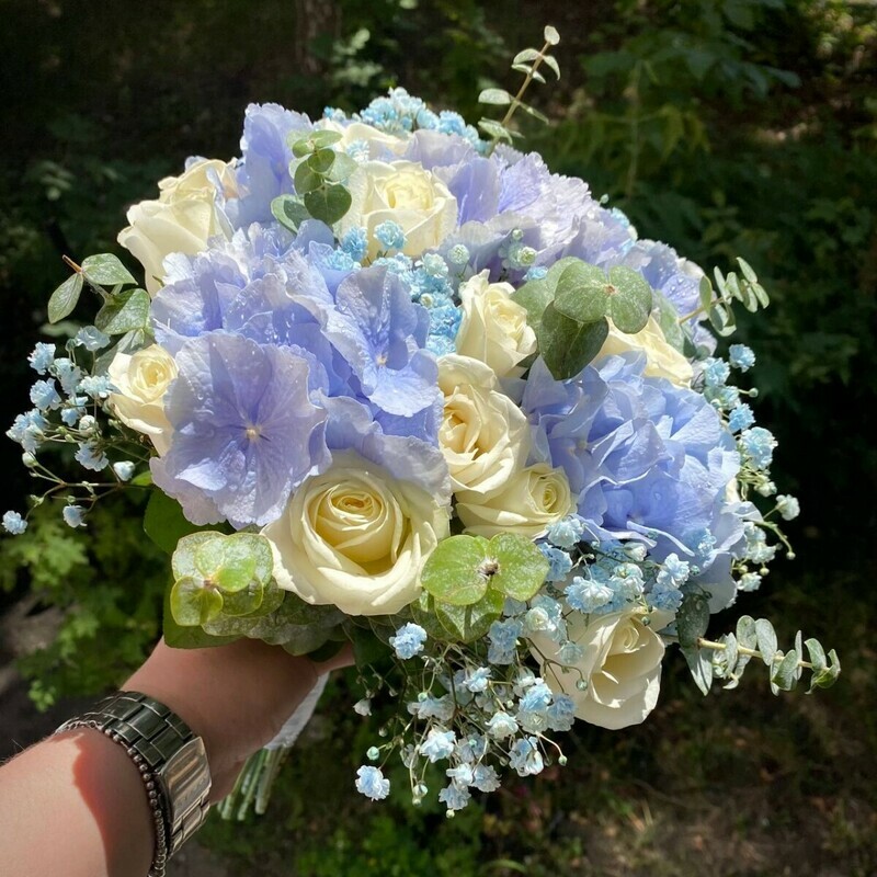Свадебный букет с голубой гортензией , стандартный