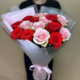 Buket iz 15 roz Ekvador