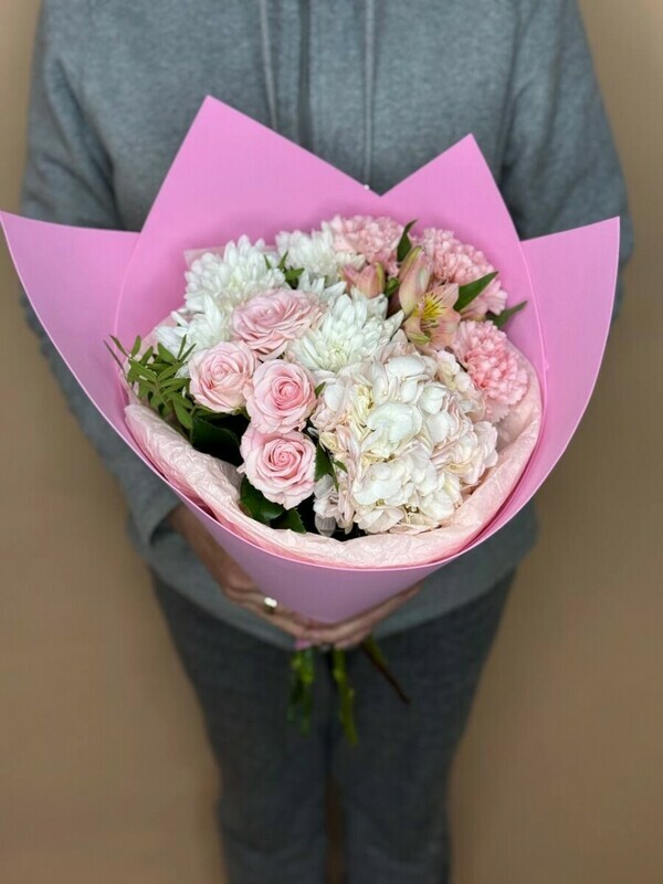 Rozovij buket s gortenziej, standart