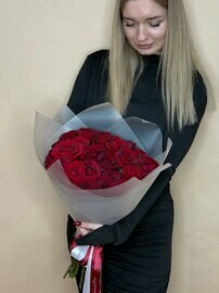 Букет 25 алых роз