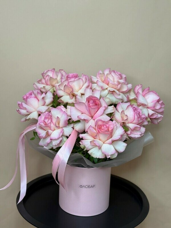 9 frantcuzskih roz v shlyapnoj korobke, standart