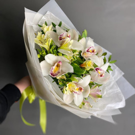 Букет супер стойкость с орхидеей и альстромерией