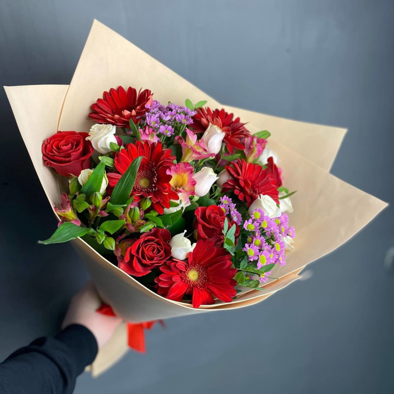 Яркий сборный букет, стандартный