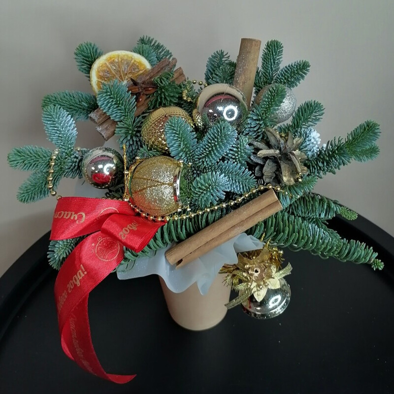 Новогодняя композиция в стаканчике с нобилисом, стандартный