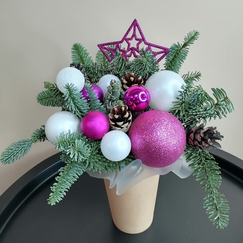 Novogodnyaya kompozitciya v stakanchike s nobilisom, standart