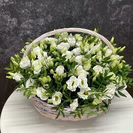 Корзина с цветамии