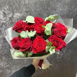 11 Roza krasnaya s evkaliptom