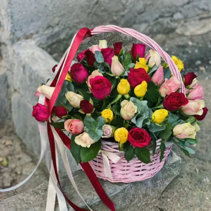 АКЦИЯ! Корзина из 51 розы микс, делюкс