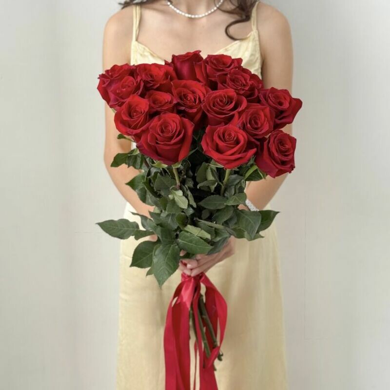 Buket iz krasnih roz 70 sm, standart