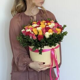 Коробочка из 51 розы Сад из роз
