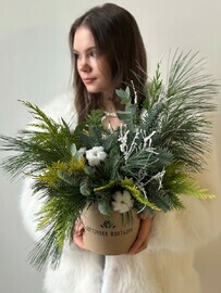 Хвойная композиция с нобилисом и хлопком 