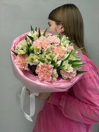 Duo buket iz diantusov i al_stromerii