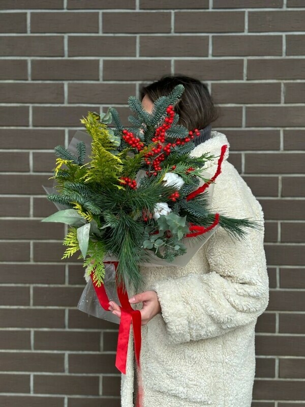 Зимний букет с илексом, стандартный