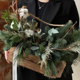 Novogodnyaya kompozitciya iz nobilisa v yashike