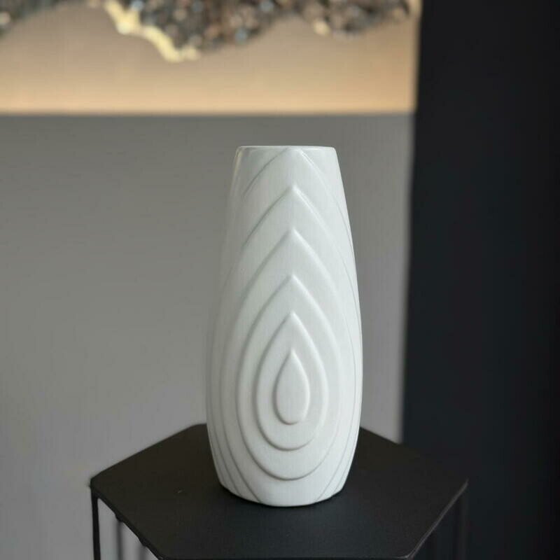 Матовая белая ваза с рельефным узором «капля», ваза керамика