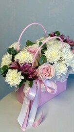 Romantichnaya kompozitciya v sumochke