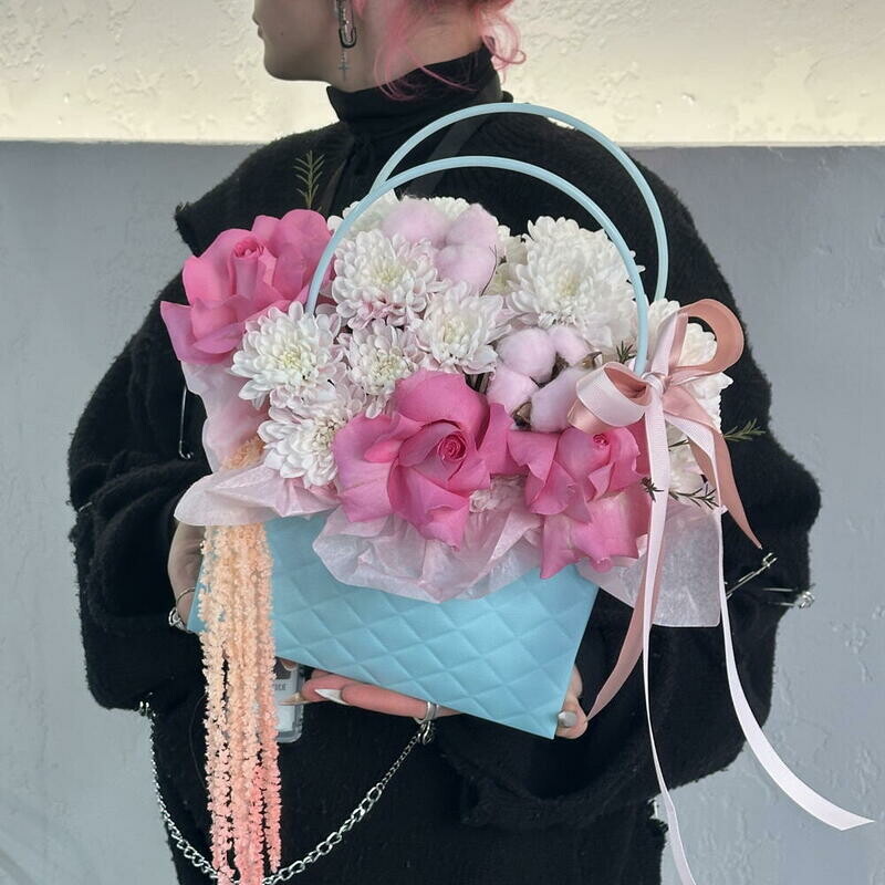 Композиция в сумочке с розами, стандартный