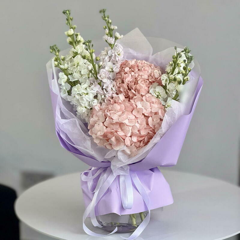 Нежный букет с маттиолой и воздушной гортензией, стандартный