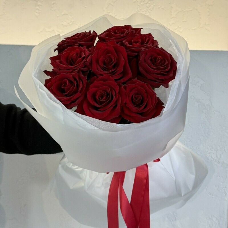 Buket iz 9 krasnih ekvadorskih roz, buket iz krasnih ekvadorskih roz