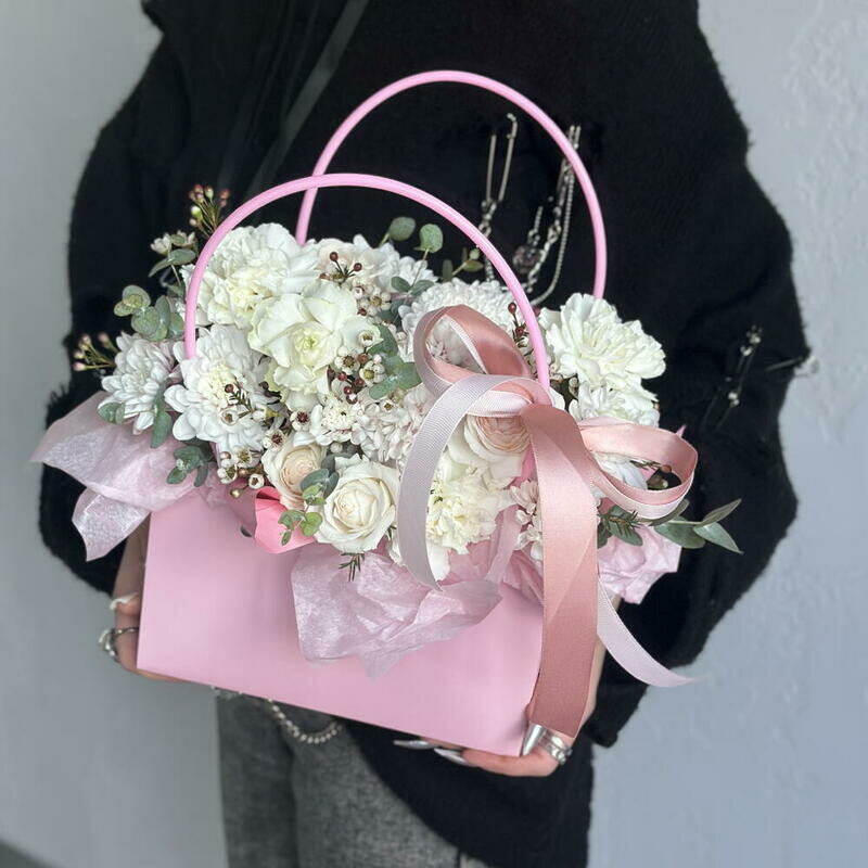 Белоснежная композиция в розовой сумочке, стандартный