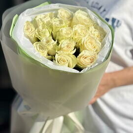 Monobuket iz belih kenijskih rozochek