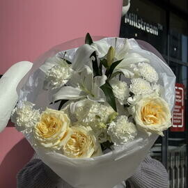 Сборный букет с Лилей