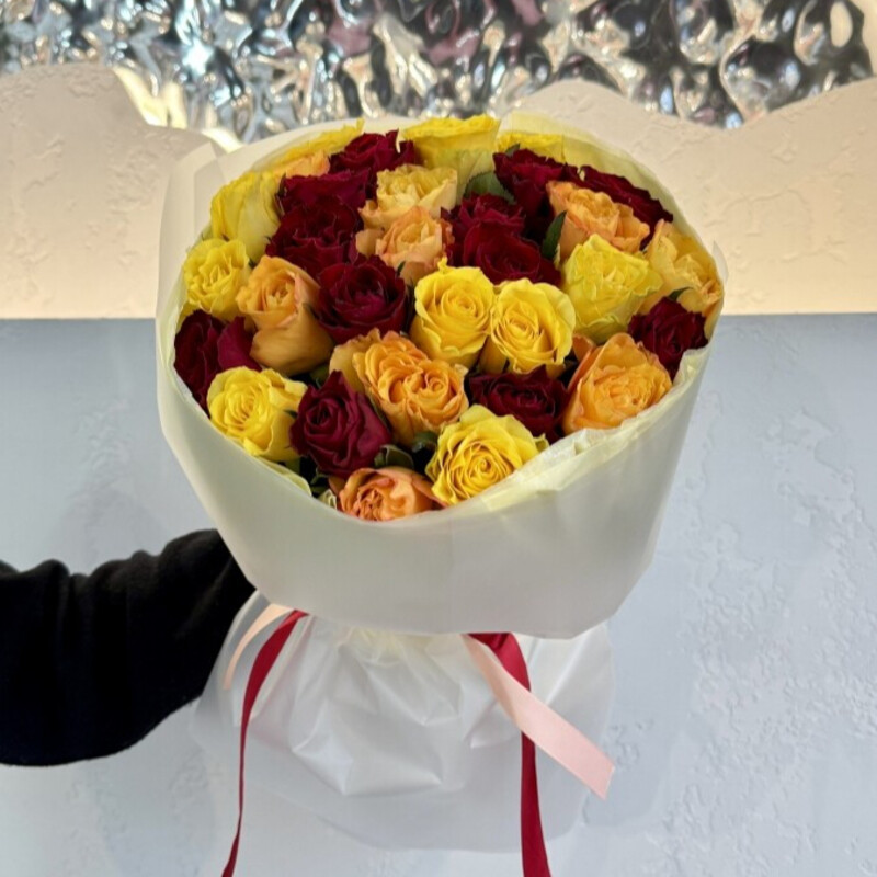 Monobuket iz yarkih stojkih kenijskih roz, monobuket iz kenijskih roz