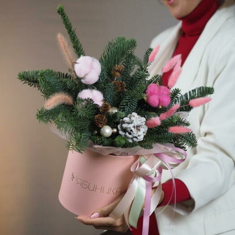 Чудесная зимняя композиция из нобилиса и сухоцветов, стандартный