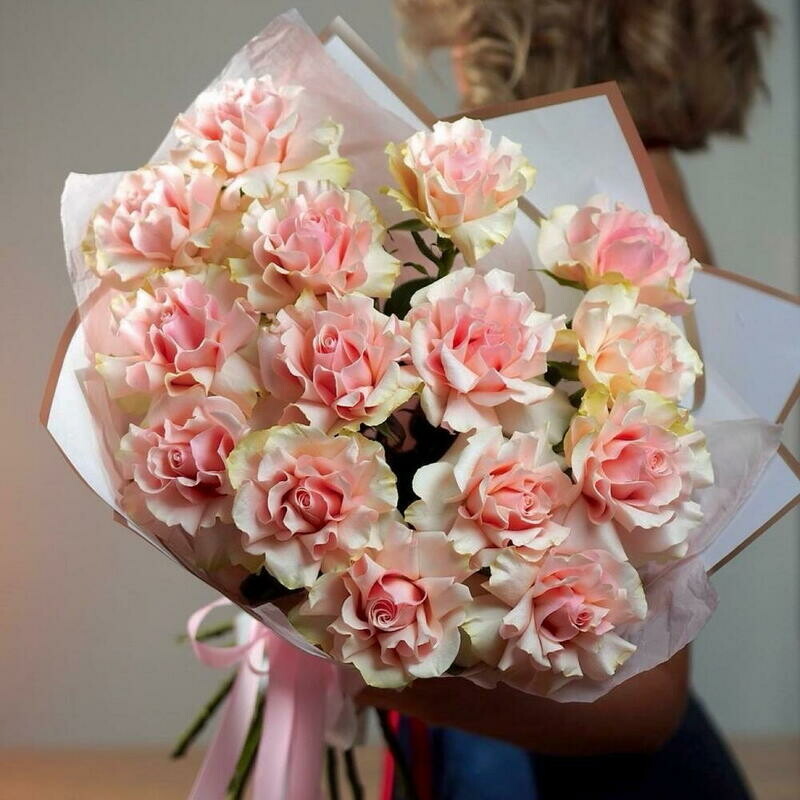 Buket iz 15 rozovih frantcuzskih roz, buket iz 15 rozovih frantcuzskih roz