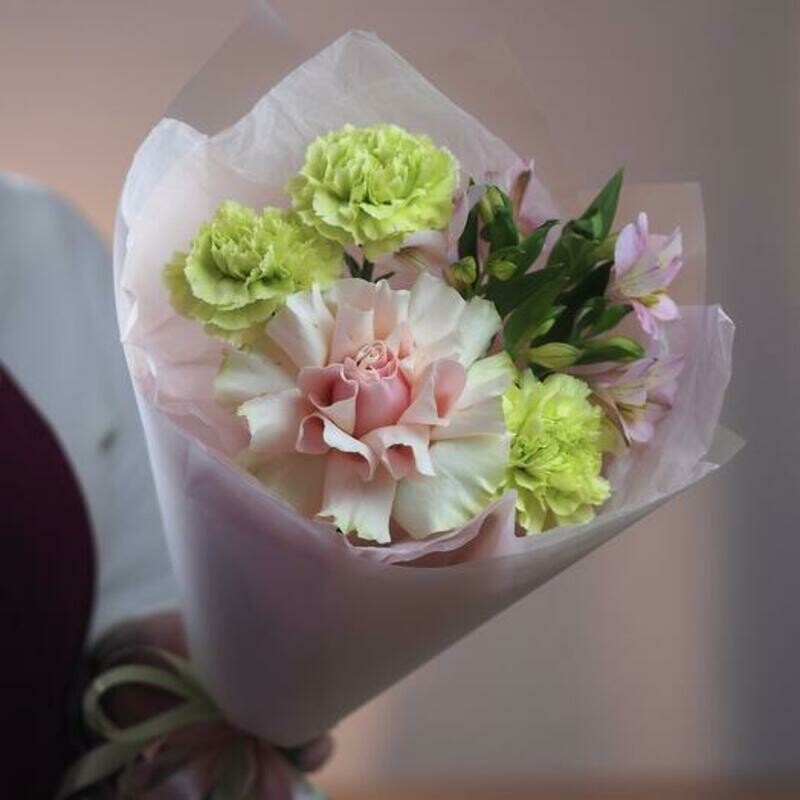 Volshebnij buket iz frantcuzskoj rozi, al_stromerii i gvozdiki, standart