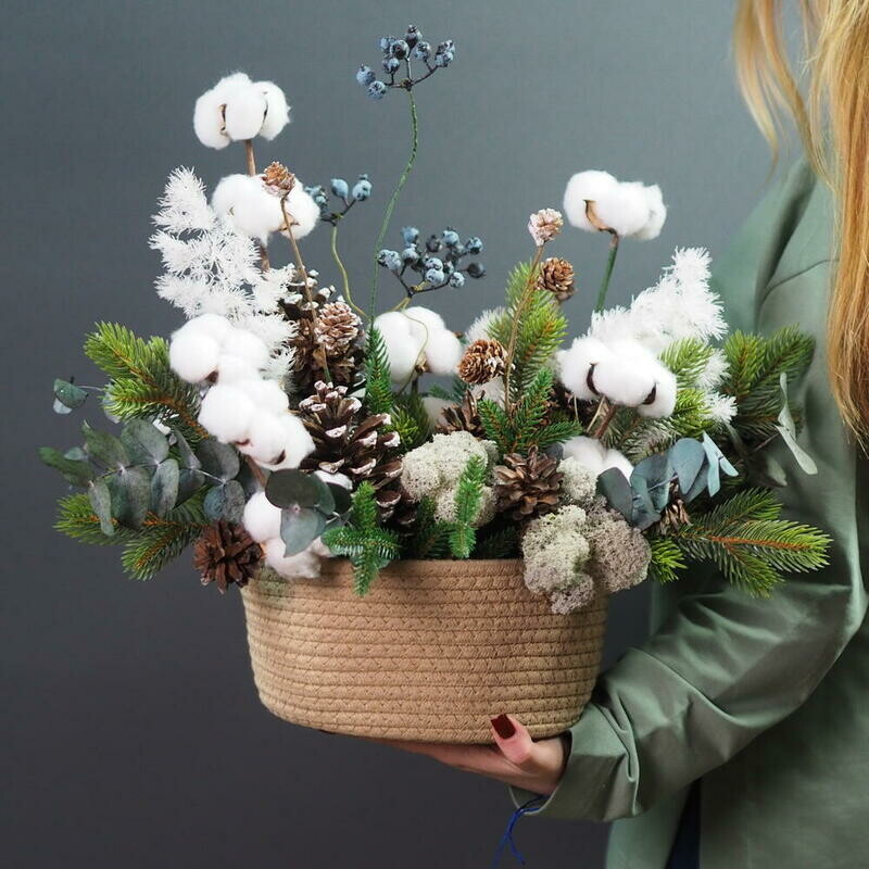 Зимняя композиция в корзине L, делюкс