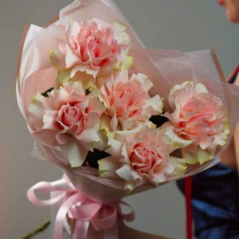 Nezhnij buket iz 5 rozovih frantcuzskih roz, nezhnij buket iz 5 rozovih frantcuzskih roz