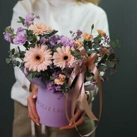 Композиция из герберы, маттиолы и гвоздики