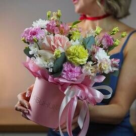 TCveti v korobke frantcuzskaya Roza, eustoma, al_stromeriya, gvozdika