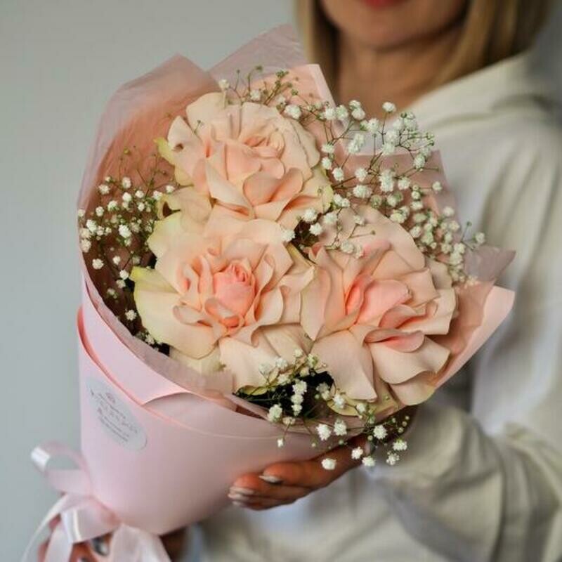 Buket iz frantcuzskih roz i gipsofili, standart