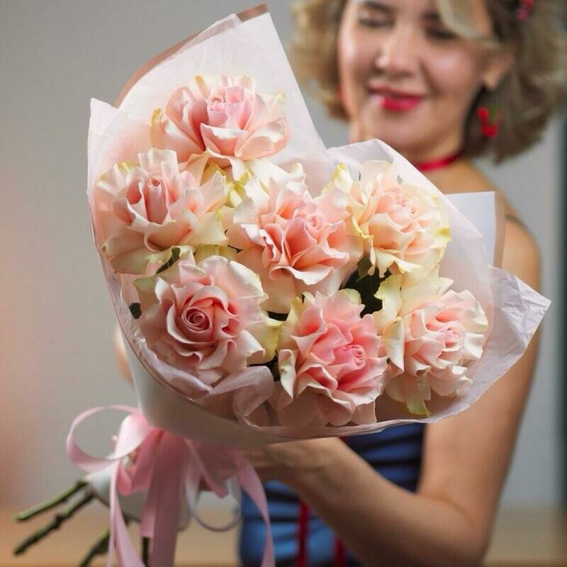 Nezhnij buket iz 7 rozovih frantcuzskih roz, nezhnij buket iz 7 rozovih frantcuzskih roz