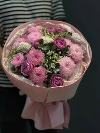 Buket Pionovidnie Rozi i Hrizantema