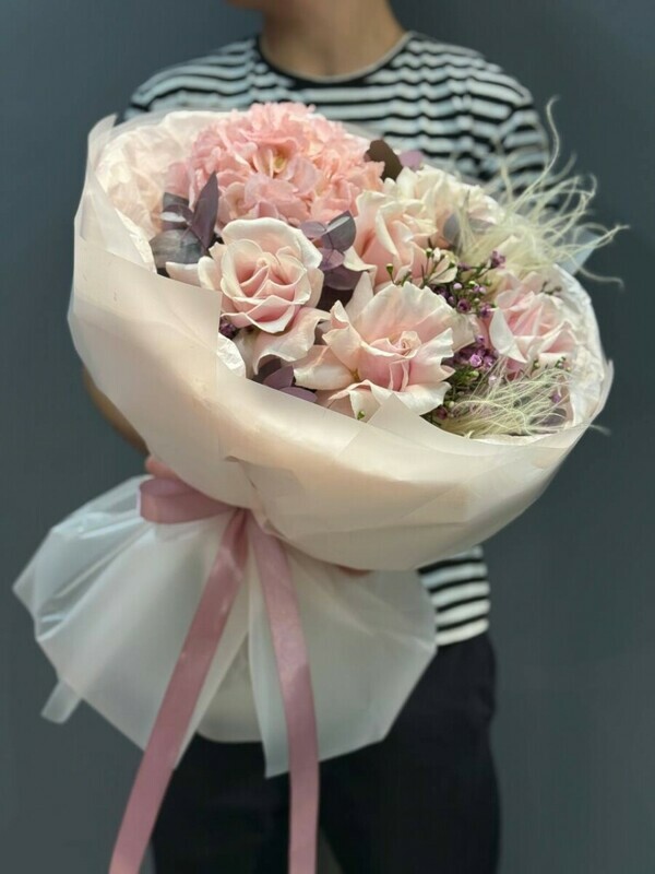 Buket Frantcuzskaya Roza Gortenziya Pink Mondial, premium